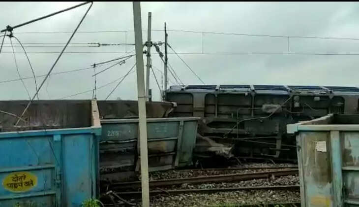 बिहार के सासाराम में मालगाड़ी के 20 डिब्बे पटरी से उतरे, देखें वीडियो...