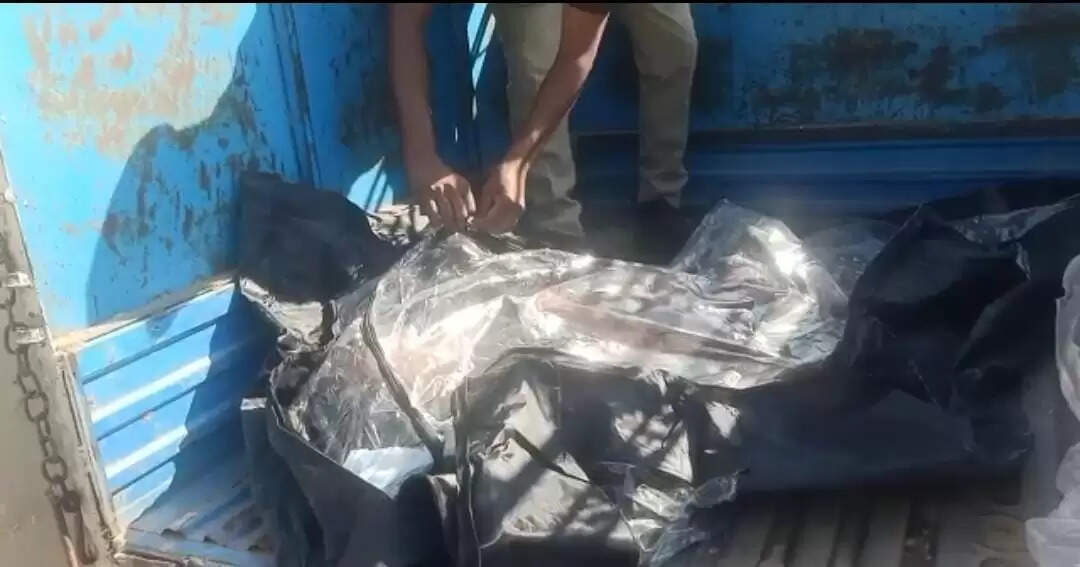 Chandauli News: घर से चाय पी कर निकला बाहर, अधजला अवस्था मे मिला शव, मचा हड़कंप