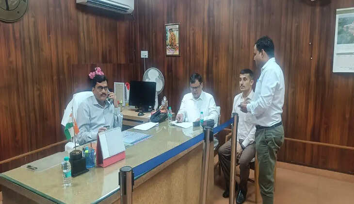 मंडलायुक्त ने सुनी फरियादियों की समस्याएं, पारदर्शी और गुणवत्तापूर्ण समाधान पर दिया जोर