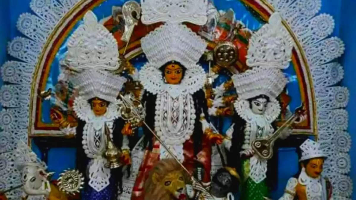 Shardiya Navratri 2022: काशी में माँ दुर्गा की इस प्रतिमा को हिलाने में छूटे पहलवानों के पसीने, 255 साल से बिना विसर्जन ही हो रहा मूर्ति पूजन