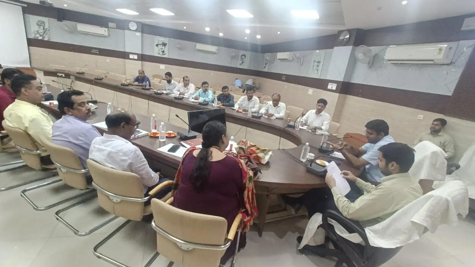 बैठक के अंत में डीएम ने ओडीओपी योजना के निर्धारित लक्ष्यों को समयबद्ध तरीके से पूरा करने और कारीगरों की समस्याओं का प्राथमिकता के आधार पर समाधान कराने के निर्देश दिए। प्रशासन का लक्ष्य है कि गोरखपुर की टेराकोटा कला को मजबूत बाजार उपलब्ध कराया जाए, ताकि यह पारंपरिक कला देश ही नहीं बल्कि अंतरराष्ट्रीय स्तर पर भी अपनी अलग पहचान बना सके।