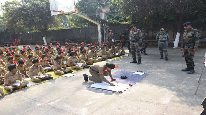 Gorakhpur news: Any goal can be achieved on the basis of hard work - Brigadier Dipendra Rawat