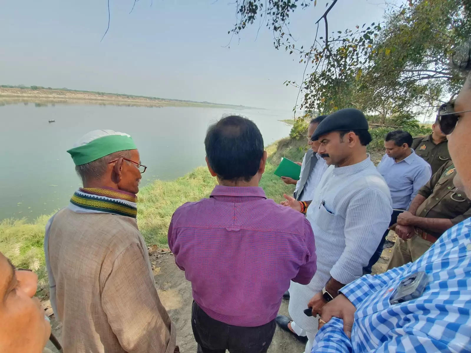 In Chandauli, Syedraja MLA inspected the Ganga cutting on Gurani Pump Canal