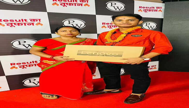 Varanasi News: चौबेपुर के ओम जायसवाल ने जेईई एडवांस में 834 रैंक हासिल करने पर बधाई देने वालों का तांता