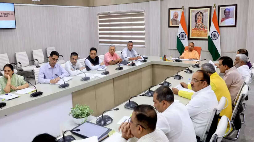 सीएम योगी का सख्त आदेश, 10 अक्टूबर से पहले प्रदेश को बनाएं गड्ढामुक्त