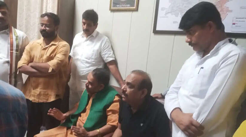 Varanasi News: पूर्व सांसद और BHU पुरातन छात्रों ने की पुलिस कमिश्नर से मुलाकात, वीसी को लेकर कह दी बड़ी बात