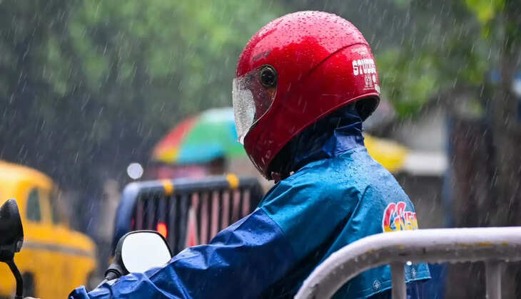 बारिश के मौसम में हेलमेट की सफाई क्यों है जरूरी, जानिए आसान उपाय