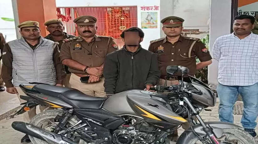 Varanasi News: थाना लंका पुलिस द्वारा एक शातिर मोटर साइकिल चोर को किया गिरफ्तार