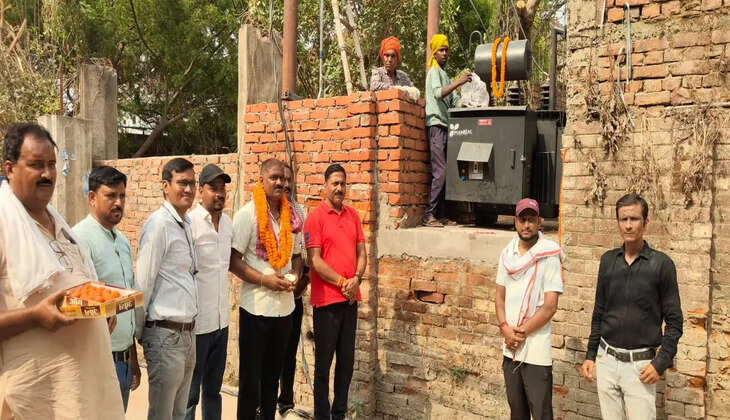 Ramesh Jaiswal MLA, 250 KVA Transformer, Low Voltage Problem Solution, Chandauli News, Mughalsarai Development News, Electricity Infrastructure, Power Supply Improvement, Transformer Inauguration, Urban Development Project, Electricity Department UP, Public Utility Project, Energy Infrastructure Development, Power Distribution System, Uttar Pradesh Development News, Electrical Network Upgrade, Ward 7 Pathra Area, Development Work Chandauli, Public Welfare Initiative, Better Power Supply, Local Development News, Electricity Services Improvement, Infrastructure Upgrade, Municipal Development, UP News, Live Bharat News