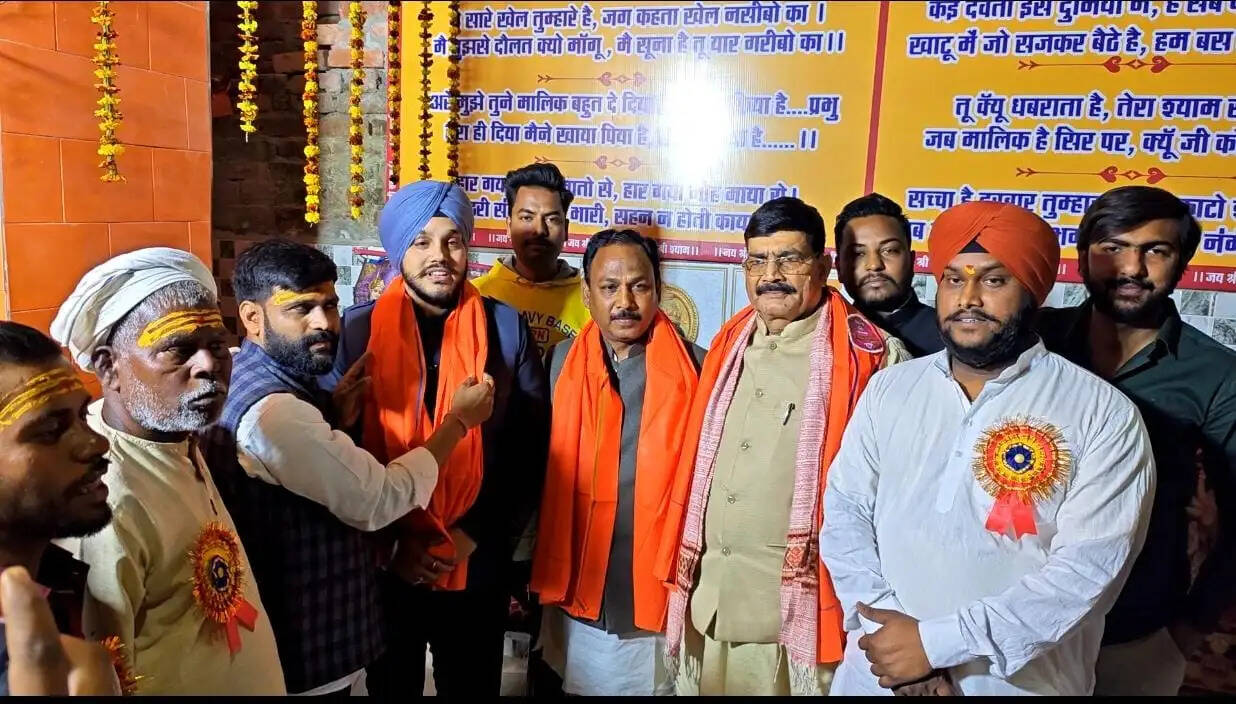 नई बस्ती स्थित टेलिफोन कॉलोनी लहरतारा में हनुमान मंदिर का वार्षिक श्रृंगार एवं भव्य भंडारें का आयोजन सम्पन्न By Omprakash 