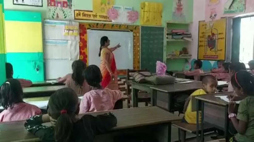 रंग लाई यूपी सरकार की मेहनत , 10 हज़ार से ज्यादा कान्वेंट स्कूलों के बच्चों ने कराया सरकारी स्कूलों में दाखिला
