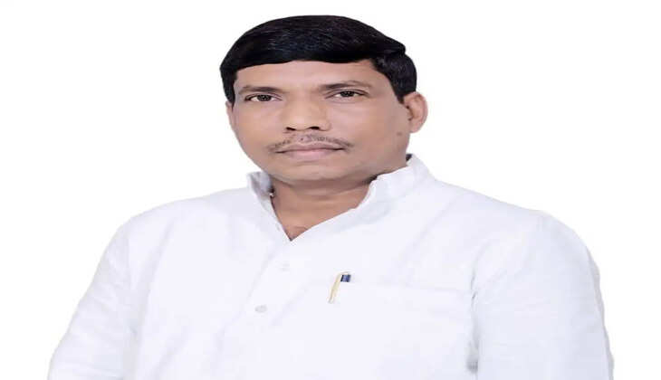 जफर अमीन डक्कू की गिरफ्तारी पर सपा का हमला, गिरीश यादव ने कार्रवाई पर उठाए सवाल