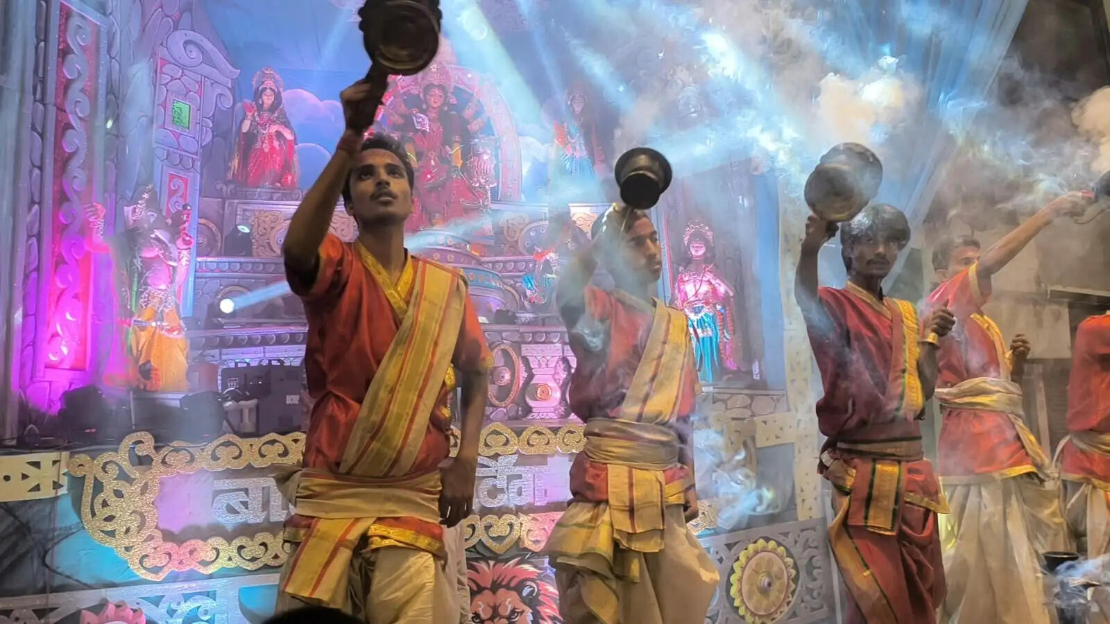 प्रह्लाद घाट पर गंगा आरती की तर्ज पर मां दुर्गा की महाआरती, लेजर शो बना आकर्षण का केंद्र
