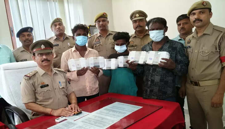 वाराणसी में काशी रेलवे स्टेशन पर जीआरपी पुलिस ने तीन शातिर चोरों को किया गिरफ्तार, उनके पास से चोरी की 14 मोबाइल फ़ोन बरामद