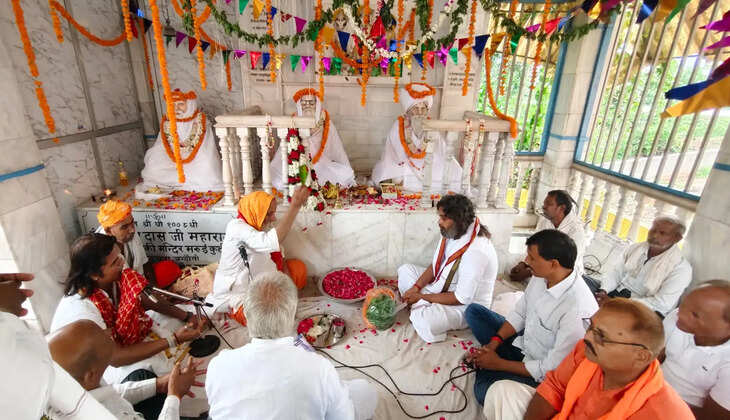 चंदौली के मरुई कुटिया में गुरु पूर्णिमा पर उमड़ा आस्था का सैलाब, 300 वर्षों से निभ रही परंपरा