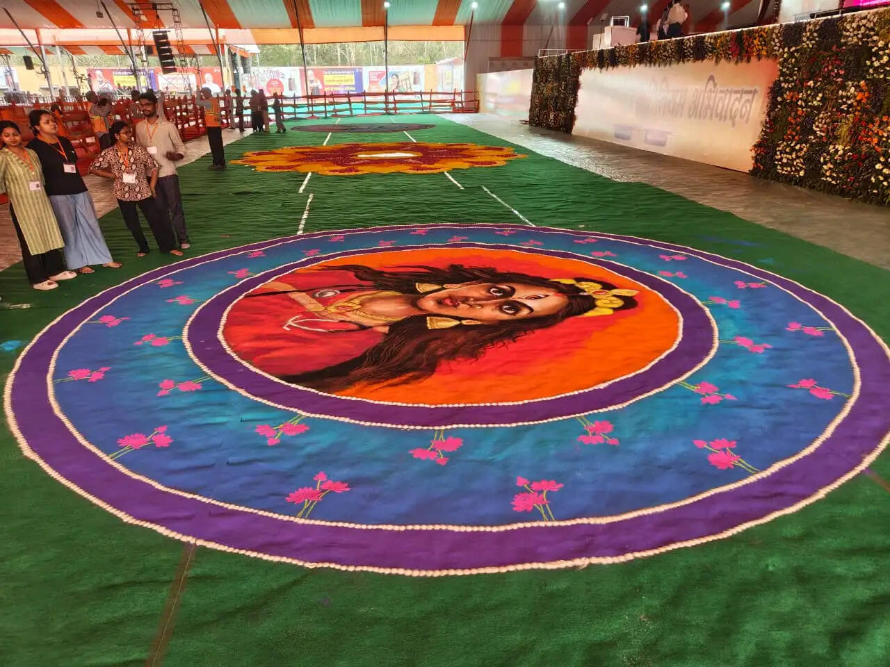 #BHU #PMModiInVaranasi #NariShakti #RangoliArt #VaranasiNews #WomenEmpowerme