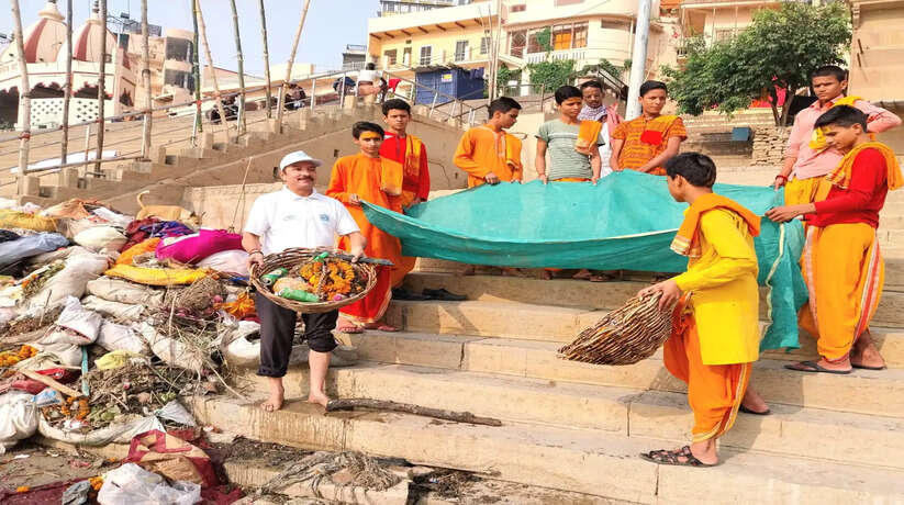 Varanasi News: गंगा स्वच्छता अभियान जारी, दीपावली पर घर की गंदगी गंगा में न बहाएं