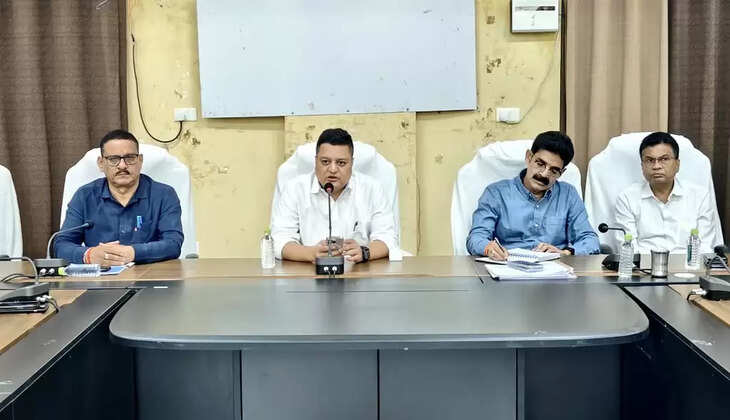 चंदौली जिलाधिकारी ने दीपावली, धनतेरस एवं छठ पूजा को लेकर&nbsp;दिए आवश्यक दिशा निर्देश,&nbsp;बिना लाइसेंस नही लगायी जायेगी कोई भी पटाखे की दुकान