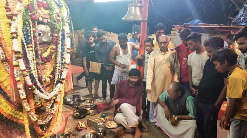 Varanasi News: लाट भैरव मंदिर के पुजारी घायल