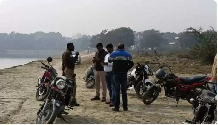 चंदौली झाड़ियों में मिली युवक की लाश, हत्या कर शव फेके जाने की आशंका