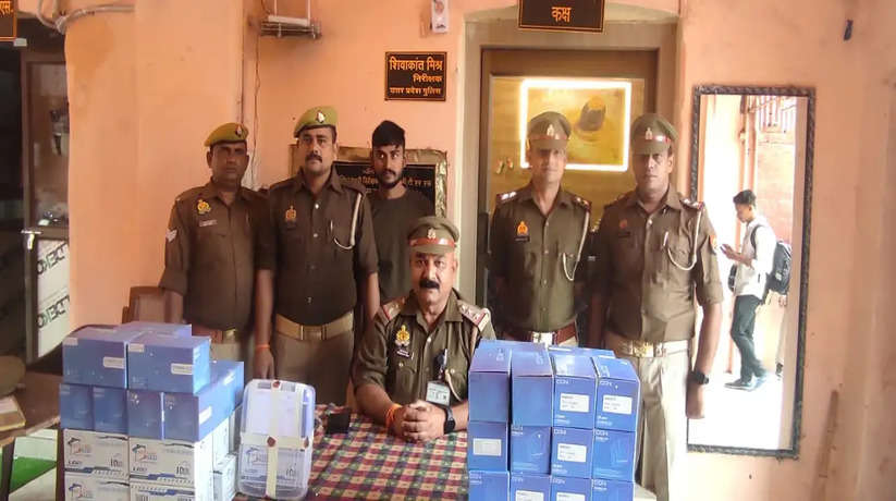 Varanasi News: मोबाइल पार्ट्स का पार्सल हुआ चोरी, सीसीटीवी की मदद से चोर हुए गिरफ्तार, लाखो का माल बरामद