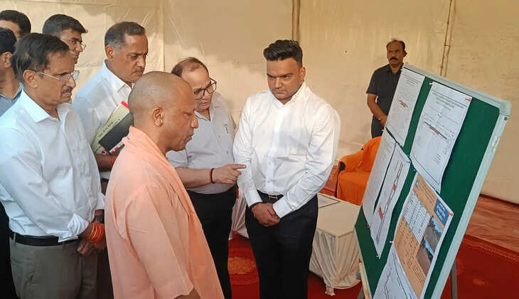 एचएन सिंह चौराहे से गोरखनाथ मंदिर तक बन रहे फोरलेन का सीएम योगी ने किया निरीक्षण