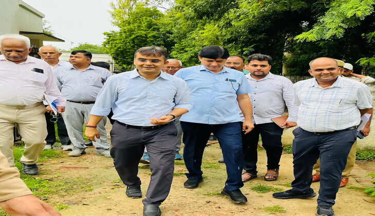 डीएम का औचक निरीक्षण, सेंटर ऑफ एक्सीलेंस के रूप में विकसित होगा वाराणसी का डायट