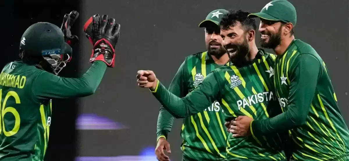 टी20 विश्व कप फाइनल में पहुंचा पाकिस्तान, सेमीफाइनल में न्यूजीलैंड को सात विकेट से हराया