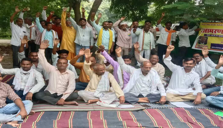 Ayodhya News:&nbsp;अतिक्रमण हटाने को लेकर तहसील में प्रधान और ग्रामीणों ने दिया धरना,&nbsp;उप जिलाधिकारी के आश्वासन पर धरना हुआ समाप्त