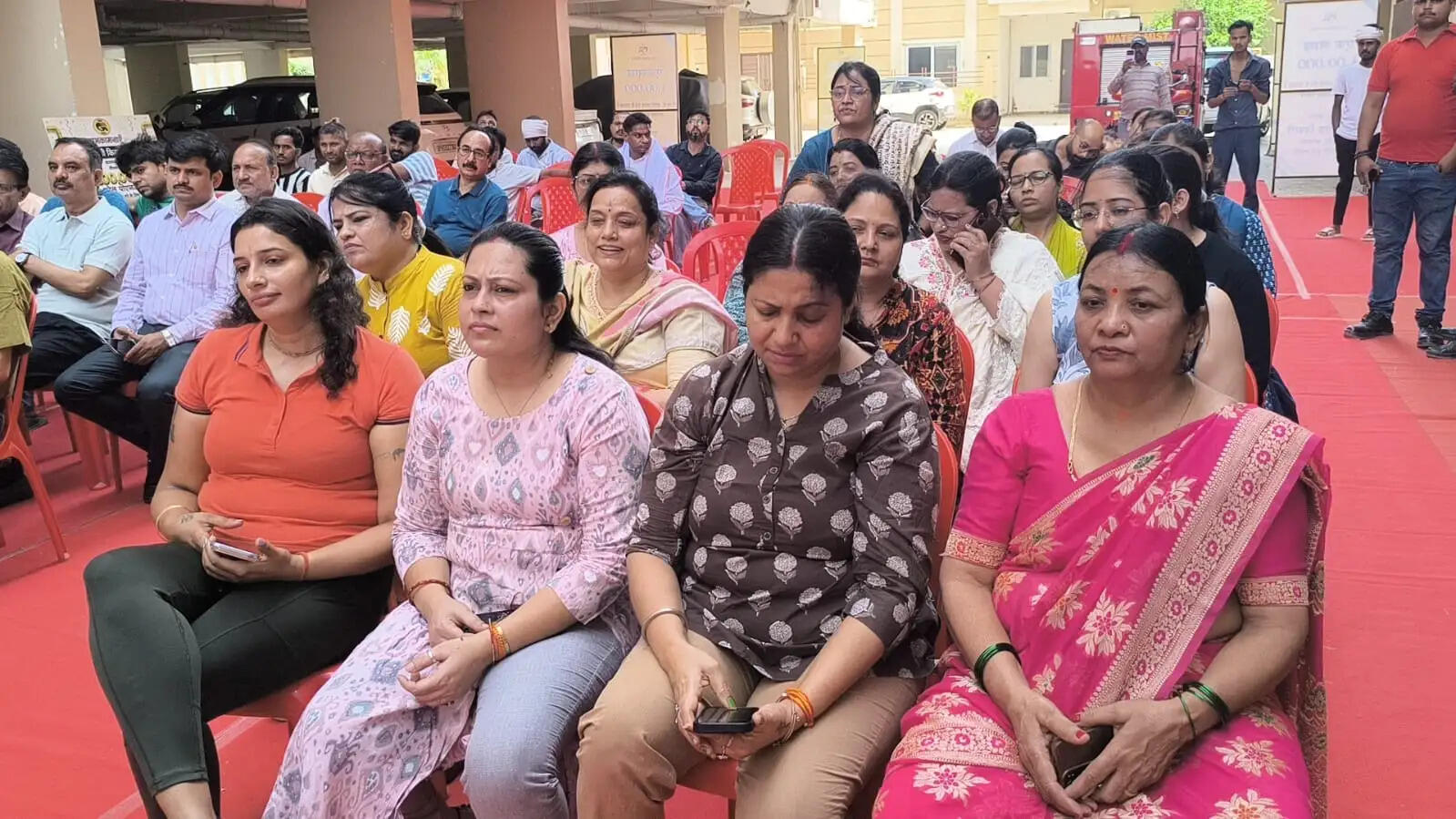 अपने संबोधन में GAIL वाराणसी के महाप्रबंधक सुशील कुमार ने कहा कि कंपनी तेजी से घर-घर पीएनजी कनेक्शन पहुंचाने के लिए कार्य कर रही है। उन्होंने बताया कि घरेलू उपभोक्ताओं के साथ-साथ बड़ी संख्या में वाणिज्यिक प्रतिष्ठानों को भी पीएनजी नेटवर्क से जोड़ा जा रहा है, जिससे लोगों को एलपीजी सिलेंडर की झंझट से राहत मिल रही है।