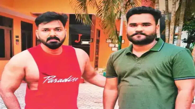 Subhendu Adhikari CA  Murderar photo with Bhojpuri actor Pawan Singh