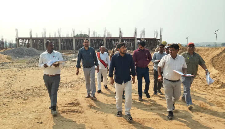 मुख्यमंत्री मॉडल कंपोजिट विद्यालय के निर्माण में मिली खामियां, डीएम ने जताई नाराजगी