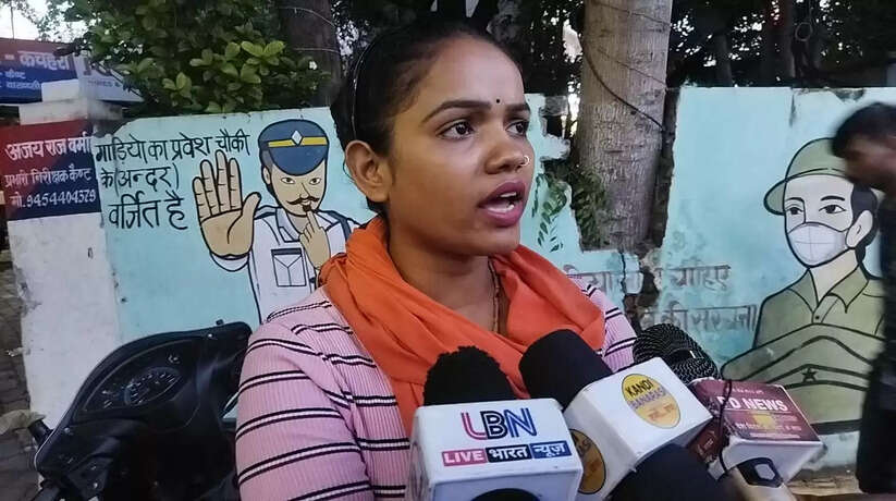 थाने और चौकी से तंग प्राथिनी स्वाती सिंह न्याय के लिए दर, दर भटकने को मजबूर