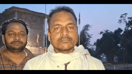 चन्दौली में बिजली विभाग के खिलाफ ग्रामीणों का प्रदर्शन, ट्रांसफार्मर लगवाने की हुई मांग