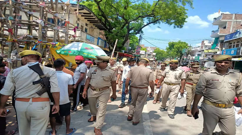 Varanasi News: चौबेपुर पुलिस ने चलाया अतिक्रमण हटाओ अभियान