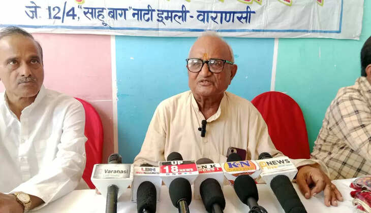 Varanasi News: तैलीक साहू वैश्य सभा&nbsp;ने तीज के अवसर पर&nbsp;विगत वर्षों की भांति इस वर्ष भी&nbsp;महिलाओं को&nbsp;साडी वितरण किया गया&nbsp;