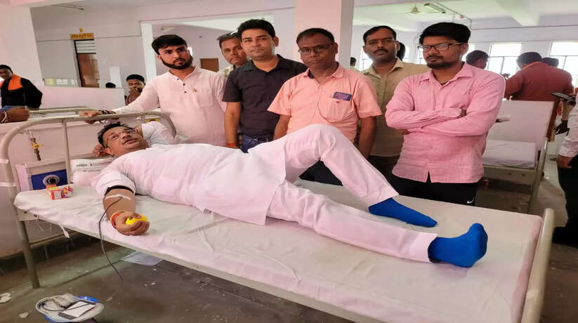 ब्लॉक प्रमुख के नेतृत्व में भाजपा जनों ने किया रक्तदान