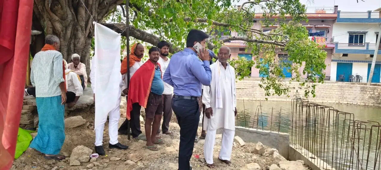 चन्दौली में विकास कार्यों पर सीडीओ की पैनी नजर, आवास और सिंचाई योजनाओं का किया निरीक्षण