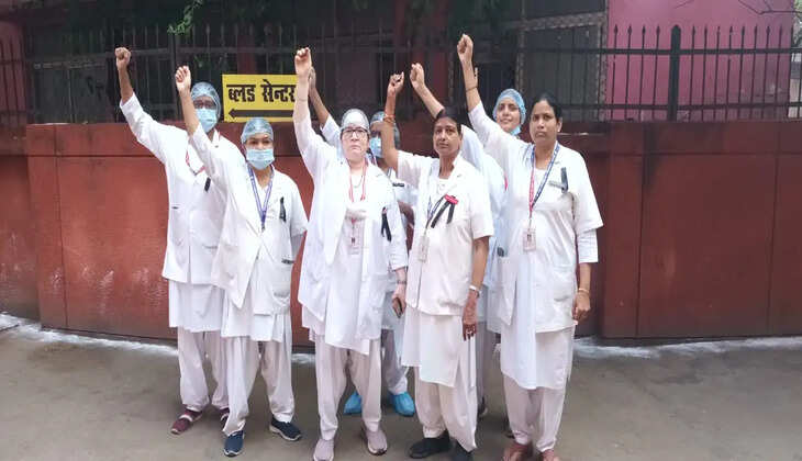 नर्सिंग अधिकारियों का दो घंटे का कार्य बहिष्कार जारी, काली पट्टी बांधकर जताएंगे विरोध