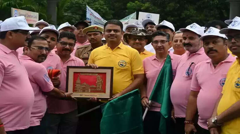 वॉक फॉर इंक्लूसिव टूरिज्म ने विश्व पर्यटन दिवस पर, डीएम एस राजलिगम ने पदयात्रा को हरी झंडी दिखाकर किया रवाना