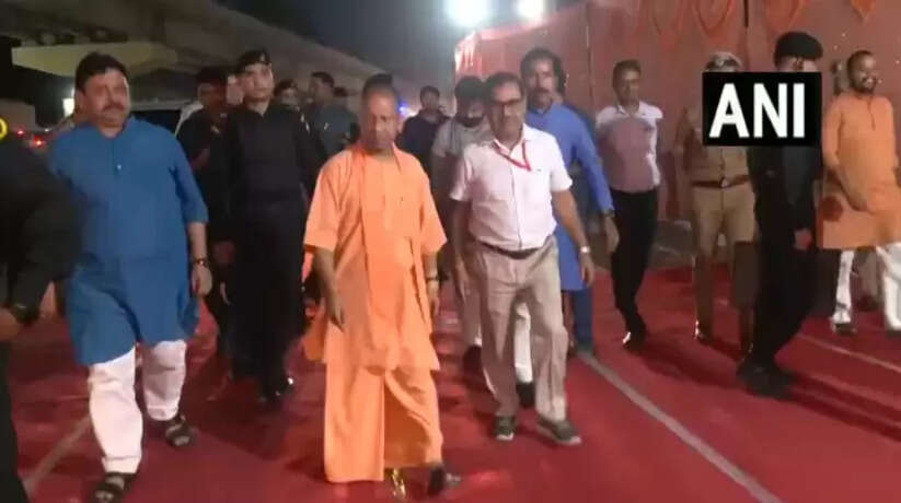 Varanasi News: वाराणसी में दिसंबर तक चालू हो जाएगा ये ओवर ब्रिज, मुख्यमंत्री योगी आदित्यनाथ ने किया निरीक्षण