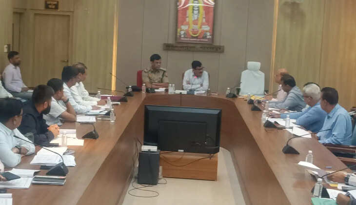 सड़क सुरक्षा बैठक में स्कूली वाहनों की जांच पर जोर, नियम तोड़ने वालों पर कार्रवाई की तैयारी
