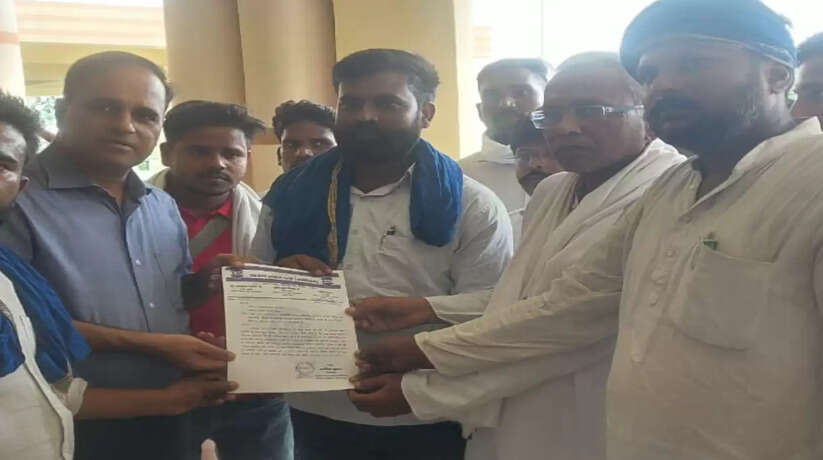 सकलडीहा चौराहे पर डॉ. भीमराव अंबेडकर की प्रतिमा स्थापित करने की उठी मांग, वर्षों से लंबित कार्यवाही