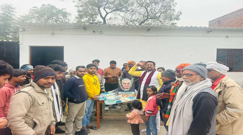 भाजपा कार्यकर्ताओं ने सुशासन दिवस के रूप में मनाया पूर्व प्रधानमंत्री भारत रत्न अटल बिहारी बाजपेयी जी का जन्मदिवस