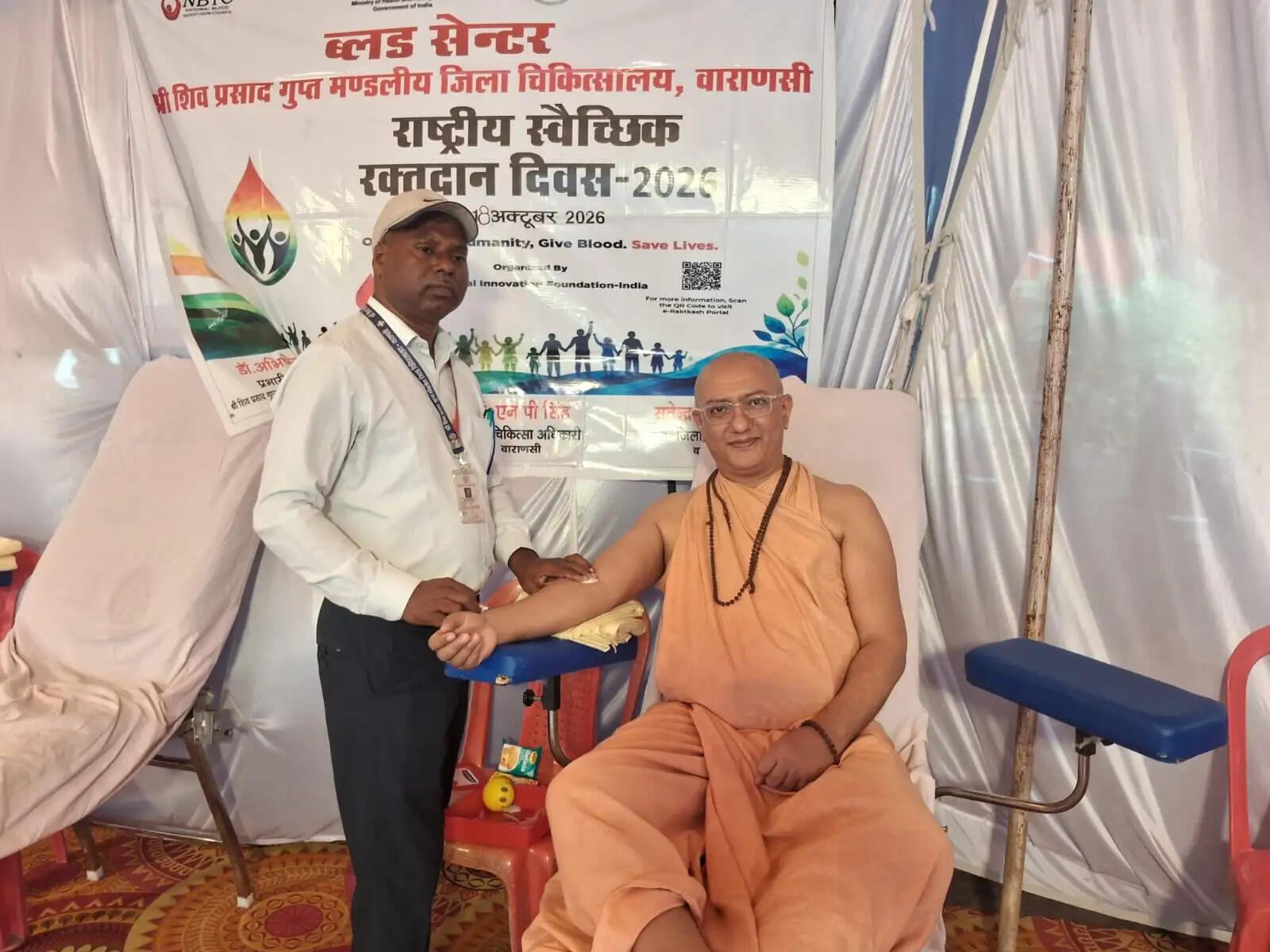 काशी बंगाली स्वर्ण शिल्पी दुर्गा पूजनोत्सव समिति ने आयोजित किया रक्तदान शिविर