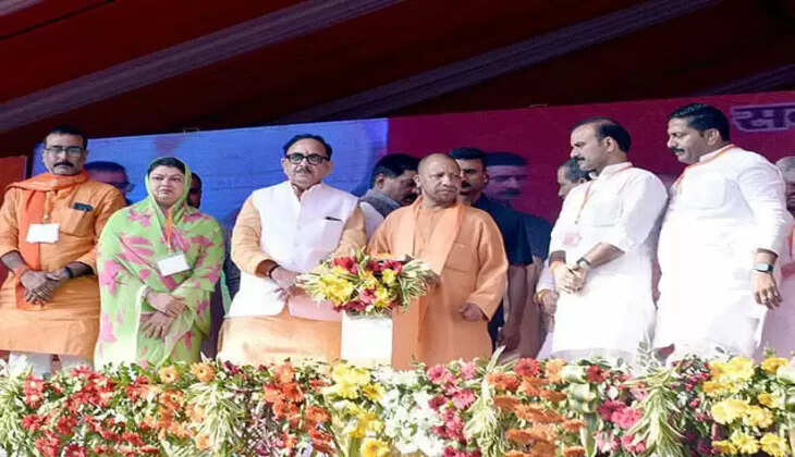 चंदौली में CM Yogi का तूफानी दौरा, 963 करोड़ रुपये की परियोजनाओं का किया लोकार्पण एवं शिलान्यास