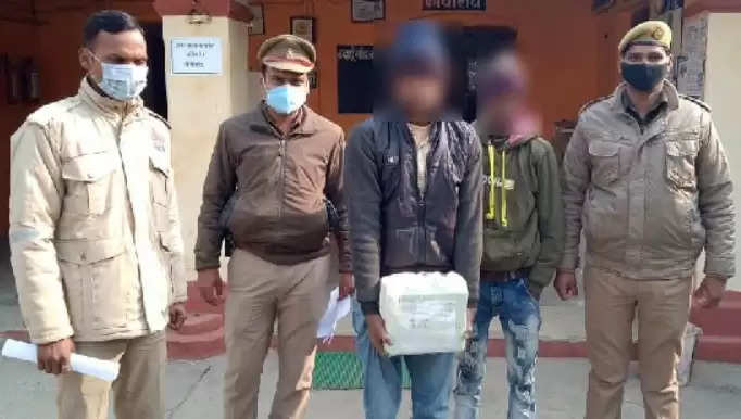 गोरखपुर में चोरी की बैट्री के साथ पुलिस ने  दो अभियुक्त को किया गिरफ्तार 