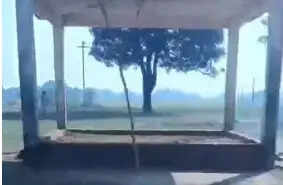 स्थानीय लोगों ने आरोप लगाया कि गांव समाज की जमीन पर कब्जे के मामले में अब तक प्रभावी कार्रवाई नहीं हुई है। ग्रामीणों का कहना है कि सार्वजनिक उपयोग की जमीन को सुरक्षित रखना जरूरी है, ताकि गांव के युवाओं को इसका लाभ मिलता रहे। उन्होंने इस मामले को लेकर सरकार और जिला प्रशासन का ध्यान आकृष्ट कराने की मांग की है।