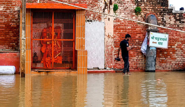 गंगा उफान पर, वाराणसी के कई घाटों का संपर्क टूटा, प्रशासन ने बढ़ाई निगरानी