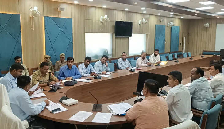 शिक्षक निर्वाचन की तैयारियों में लापरवाही बर्दाश्त नहीं: मंडलायुक्त